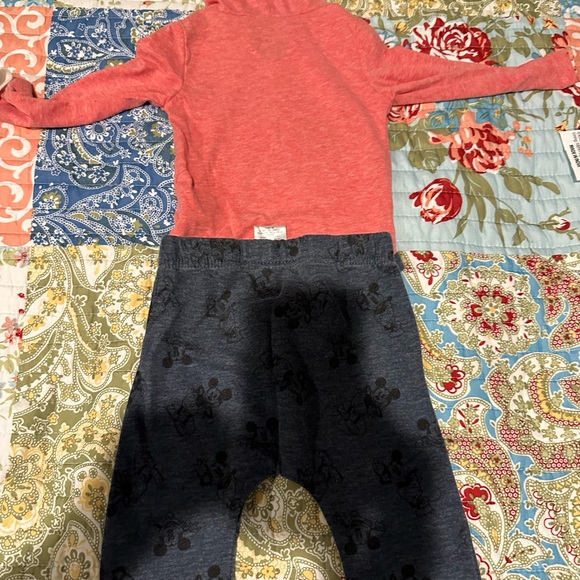 Loy of 2 infant boys Mickey Mouse outfits 12 months - Picture 8 of 9